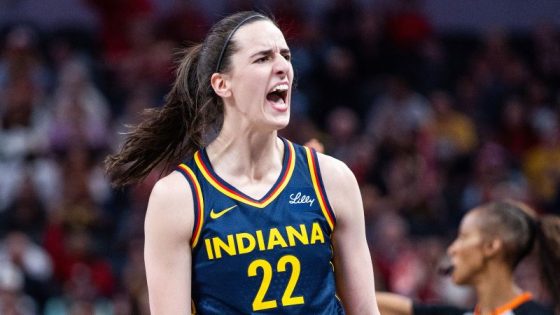 Caitlin Clark explodes for 32 points in return from injury as Indiana Fever hand New York Liberty first loss of season