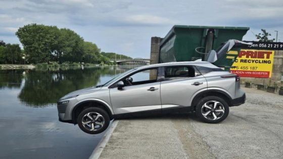 Auto bengelt over rand kanaal, inzittenden spoorloos (Harelbeke)