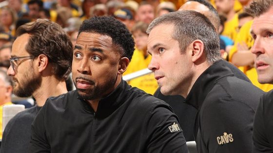 Sources - Cavaliers' Bryant, Ott finalists for Suns' coaching job