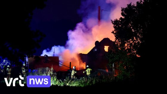 Huis in Nieuwmoer (Kalmthout) volledig verwoest door zware brand