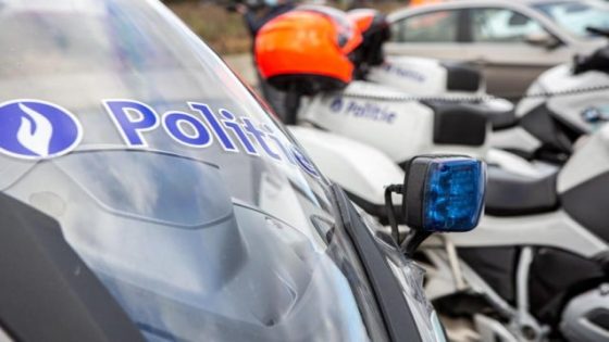 Dolle achtervolging eindigt met zware crash: één persoon zwaargewond, vluchtende bestuurder aangehouden (Binnenland)