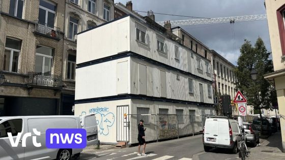 Bewoners van Bouillonstraat in Elsene na meer dan half jaar verlost van muur van containers 