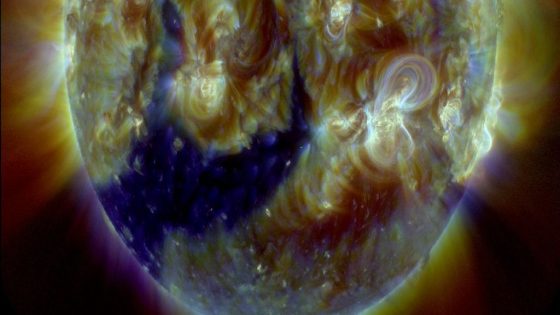 A Giant Hole Just Opened in The Sun – And It's Blasting Earth With Solar Wind : ScienceAlert