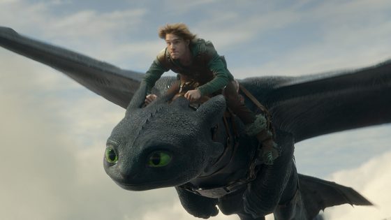 (from left) Night Fury dragon, Toothless, and Hiccup (Mason Thames) in Universal Pictures’ live-action How to Train Your Dragon