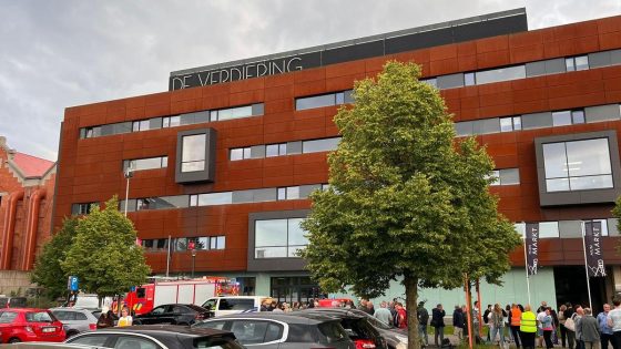 Evacuatie van honderdtal cursisten CVO De Verdieping na verdachte geur