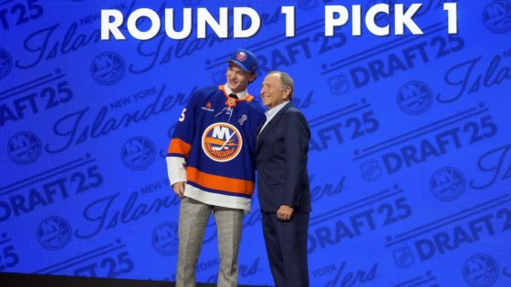 Islanders select Matthew Schaefer No. 1 in 2025 NHL draft
