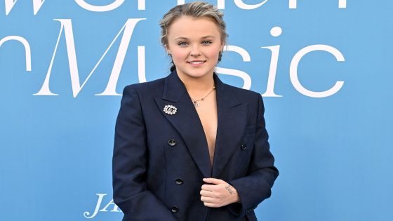 JoJo Siwa Addresses Sexuality After Confirming Chris Hughes Relationship