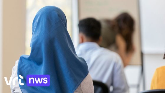 Jobstudente uit Zwijndrecht plots geweigerd door haar hoofddoek na fusie met Beveren: "Verontrustend signaal"