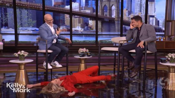Kelly Ripa collapses during 'Live' segment on artificial intelligence