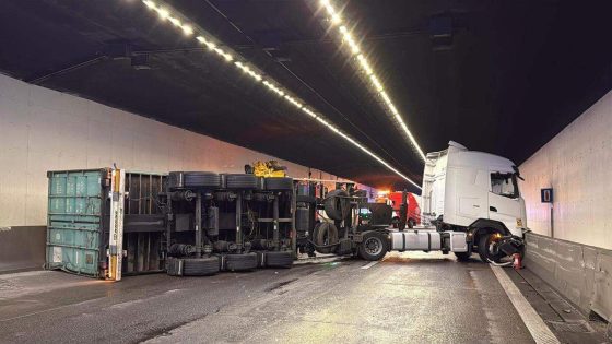 Kennedytunnel weer vrijgemaakt na ongeval met vrachtwagen