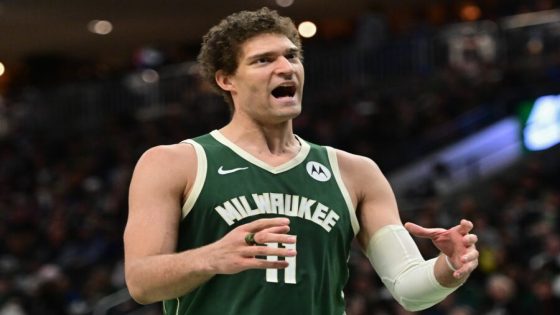 Lakers Expect To Lose Finney-Smith, Add Free Agent Center