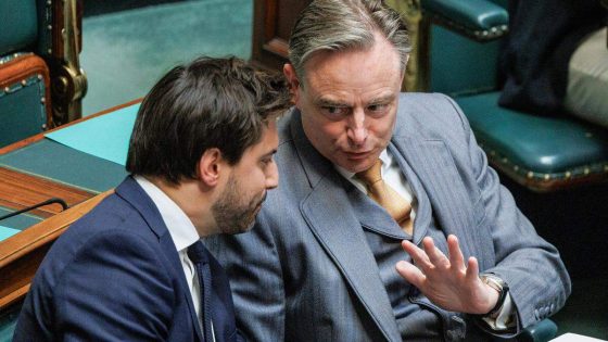 Linkse oppositie en Vlaams Belang vertragen De Wevers “koninginnenstuk”, de beperking van de werkloosheid in de tijd - De Standaard
