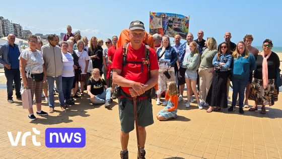 Leo (71) besluit in Oostende wandeltocht van  5.000 kilometer door België en haalt 6.500 euro op voor armoedebestrijding