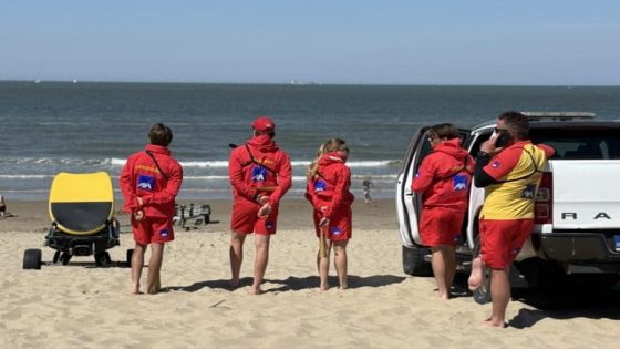 Strandredders houden hun hart vast voor tropisch weekend na ernstig incident in Oostende: “We hebben het al honderd keer gevraagd” - Het Nieuwsblad