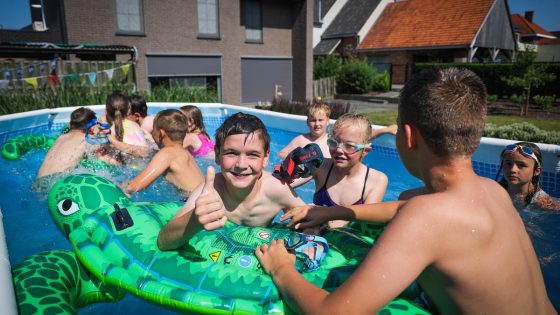 “Het is hier alle dagen feest”: deze Limburgers delen hun zwembad met vrienden en familie - HBVL