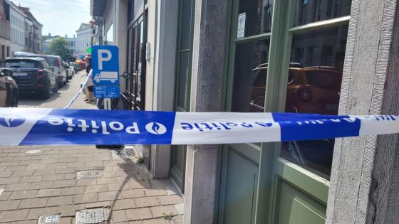 Man (27) in levensgevaar afgevoerd na steekpartij in appartement in Gent, verdachte gearresteerd