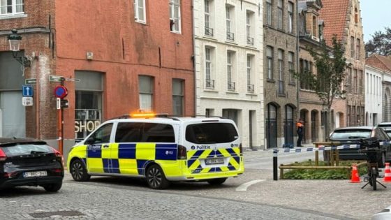 Man (28) loopt zware verwondingen op na steekpartij in centrum Brugge: “Slachtoffer was even spoorloos maar werd aangetroffen in ziekenhuis” (Brugge)