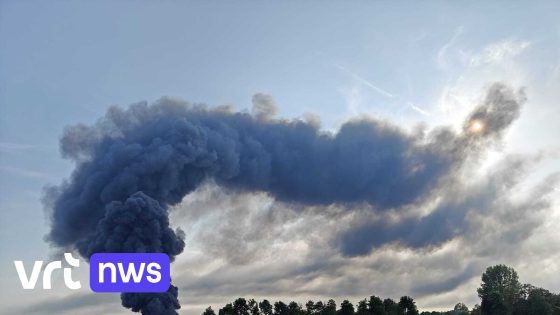Uitslaande brand in Oostnieuwkerke: politie vraagt ramen en deuren dicht te houden