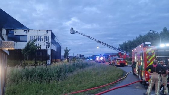 Zware brand bij Cras in Oostende: brandweer kan…