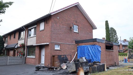 Woning onbewoonbaar nadat zware garagebrand overslaat op keuken in Maasmechelen