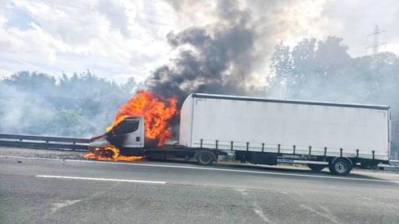 Grote verkeershinder door twee branden op E40 richting Brussel: vrachtwagen in lichterlaaie (Binnenland)