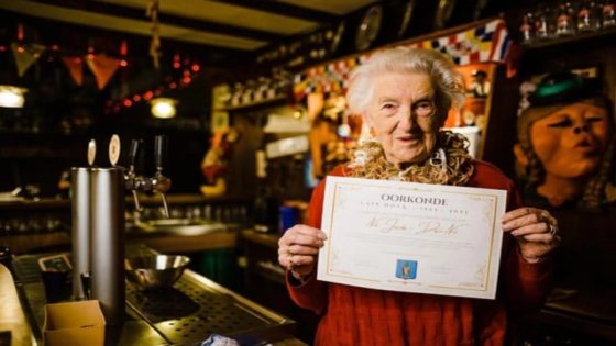 Nel, oudste cafébazin van het land, overleden op 98-jarige leeftijd: “Ik zou een dik boek kunnen schrijven met alles wat ik hier heb meegemaakt” (Baarle-Hertog)