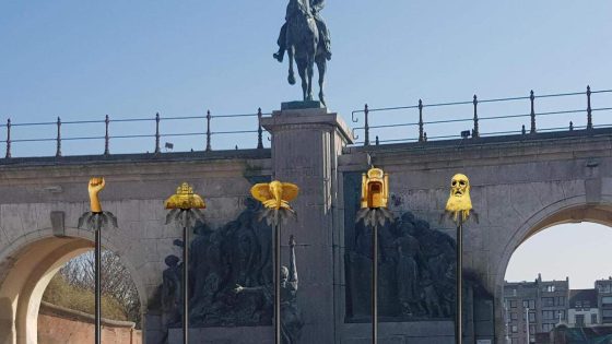 Oostende schrapt kritisch kunstwerk bij standbeeld Leopold II: “Nu verliest de stad haar geloofwaardigheid”