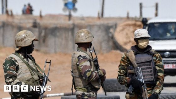 More than 200 gunmen on motorbikes storm army base in Banibangou