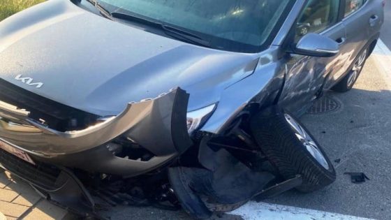 Eigenaar vindt nieuwe wagen zwaar beschadigd terug op parkeerstrook: “Heel degoutant, en niemand helpt” (Wemmel)
