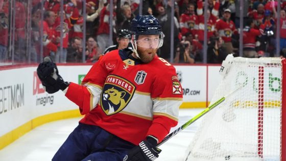 Panthers keep playoff MVP Sam Bennett on 8-year extension