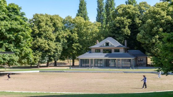 Park van Vorst in oude glorie van jaren 50 hersteld en nieuwe speeltuin voor kinderen