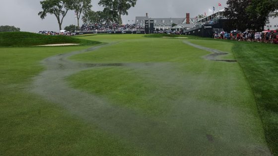 Play suspended in final round of U.S. Open at Oakmont Country Club