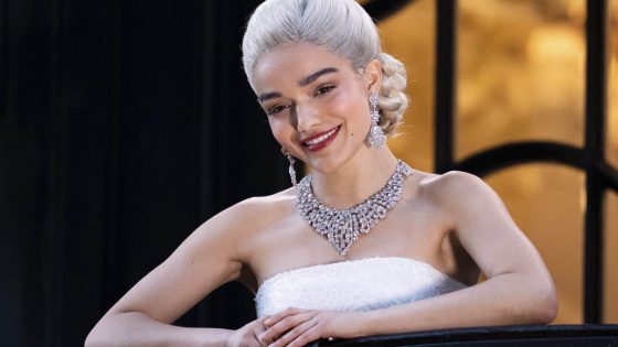 Rachel Zegler serenades crowd for free in a new 'Evita' production in London