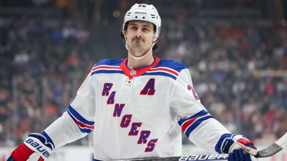 Sources - Rangers in talks to trade Chris Kreider to Ducks