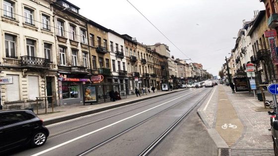 Botsing tussen politiewagen en auto in Schaarbeek: drie agenten gewond