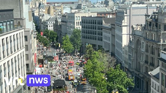 Kleine brand bij Primark op Meir in Antwerpen, winkel ontruimd - VRT