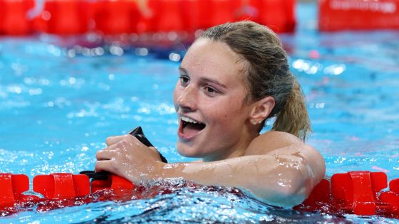 Summer McIntosh breaks third world record in five days, a Phelpsian feat
