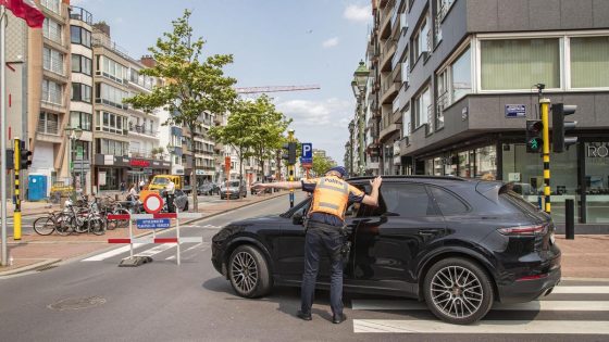 “Drie kilometer wandelen naar de zeedijk? Zullen oudere toeristen nog wel naar Knokke komen?” - De Standaard