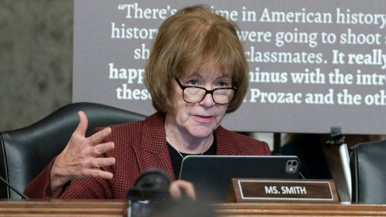 Tina Smith confronts Mike Lee following shootings