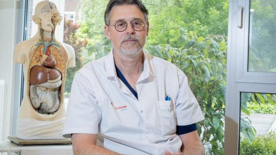 DOKTERSADVIES. Maag-, darm- en leverdokter geeft z’n tips voor een gezond leven: “Dit fruit is super voor je stoelgang”