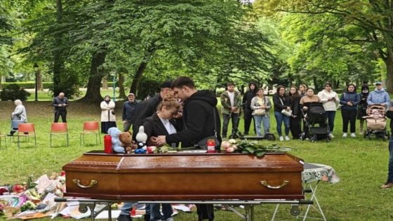 Familie van Fabian (11) houdt afscheidsceremonie op plaats waar jongen stierf na politieachtervolging (Binnenland)