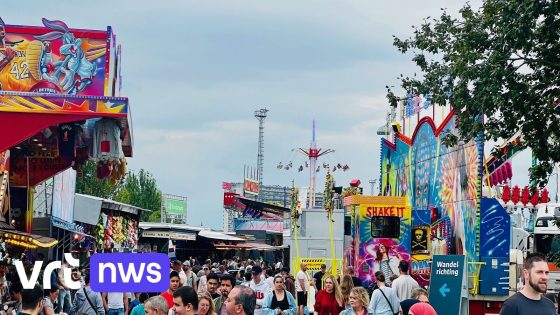 Twee mensen vast in achtbaan op Sinksenfoor Antwerpen, brandweer bevrijdt slachtoffers