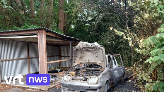 2 jonge kinderen steken opzettelijk auto in brand in Roeselare