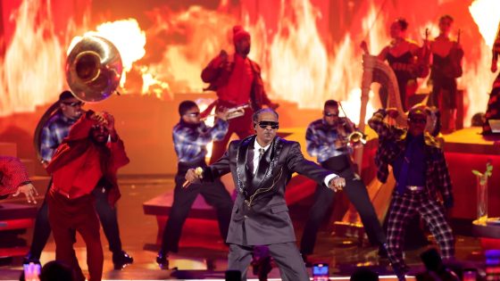 Best photos from the BET Awards 2025 ceremony, red carpet from Snoop Dogg to Mariah Carey - USA Today
