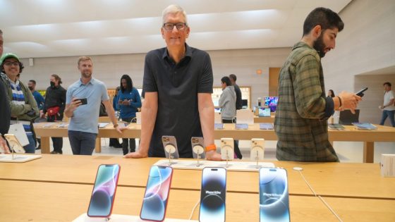 Apple Q3 Earnings Today: Analysts Want AI Updates, With Stock Down 16%