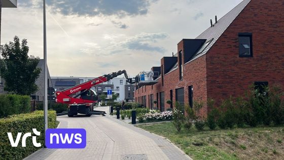 Opruimen asbest na brand in meubelbedrijf Emelgem afgerond, morgen start sloop van loods