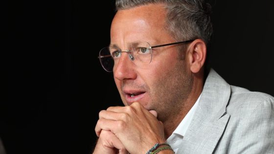 Burgemeester Dries Deferm in elkaar geslagen bij overval op Tomorrowland: “Een mooie avond eindigde bijzonder slecht”