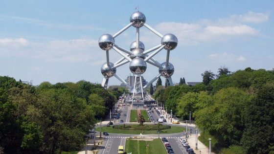 Bollen worden te heet: Atomium gaat vroeger dicht - Code rood in Frankrijk verlengd - De Standaard