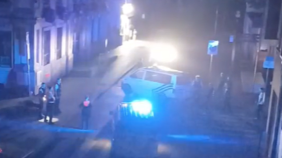 Bromfietser (24) botst tegen politiecombi na achtervolging: “Elke avond opnieuw lawaai en gevaar”