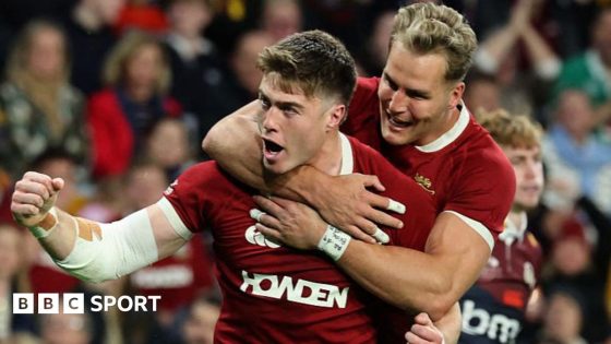 Tommy Freeman and Duhan van der Merwe celebrate